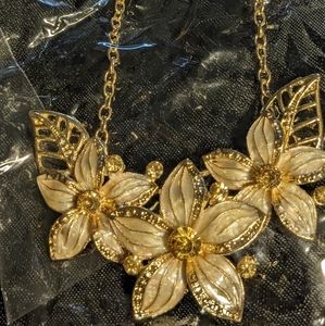 Gold 2 pc necklace set